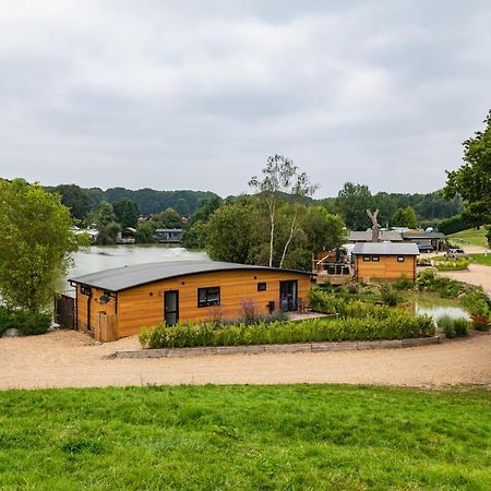 Sumners Ponds Fishery & Campsite Hotel Horsham Luaran gambar