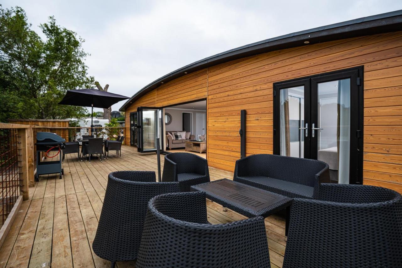 Sumners Ponds Fishery & Campsite Hotel Horsham Luaran gambar
