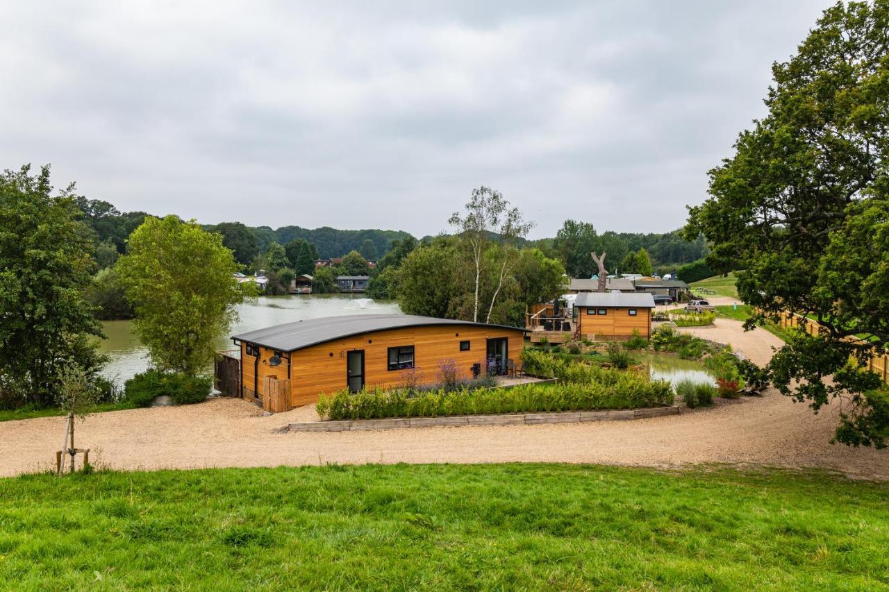 Sumners Ponds Fishery & Campsite Hotel Horsham Luaran gambar