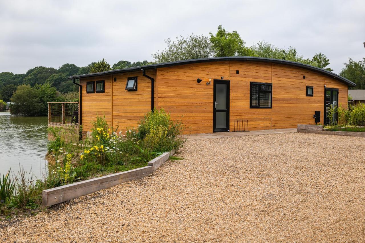 Sumners Ponds Fishery & Campsite Hotel Horsham Luaran gambar