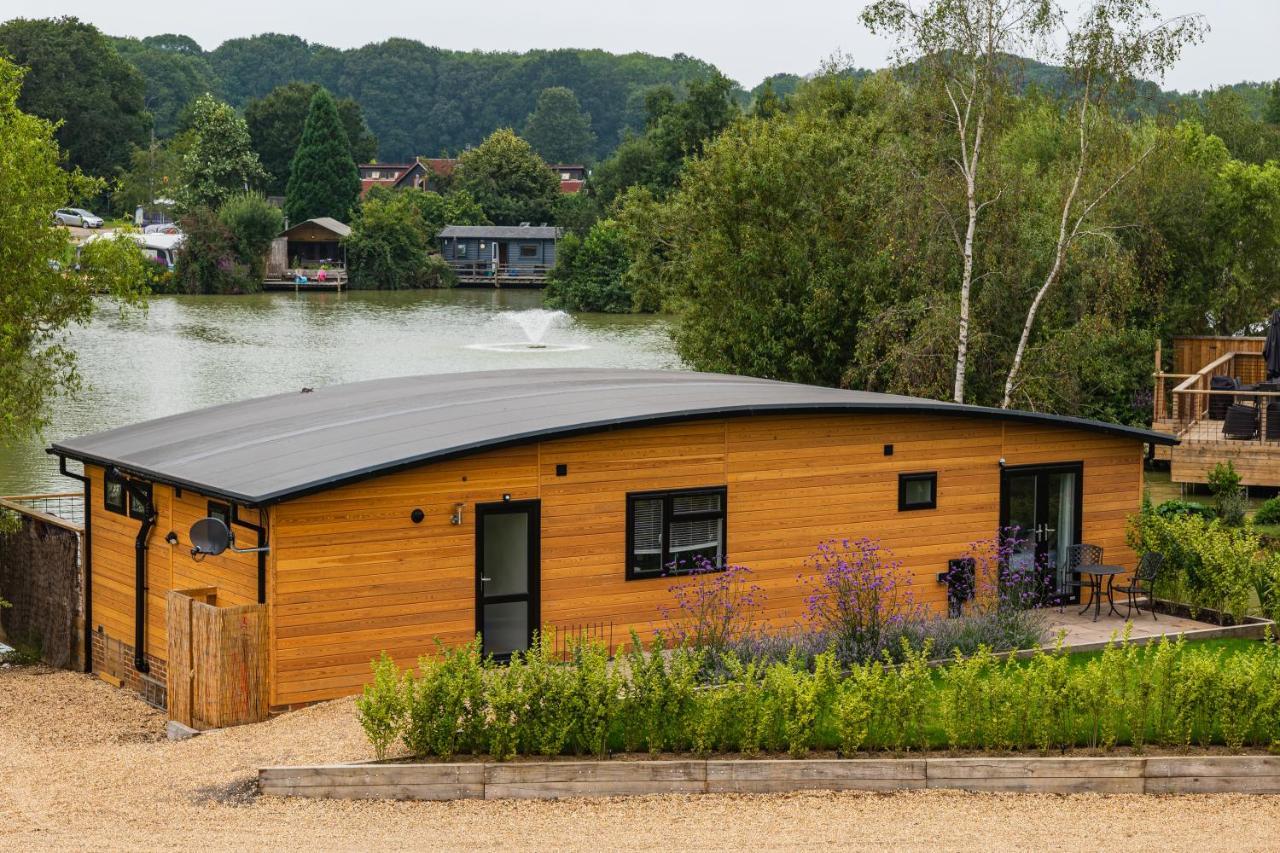 Sumners Ponds Fishery & Campsite Hotel Horsham Luaran gambar