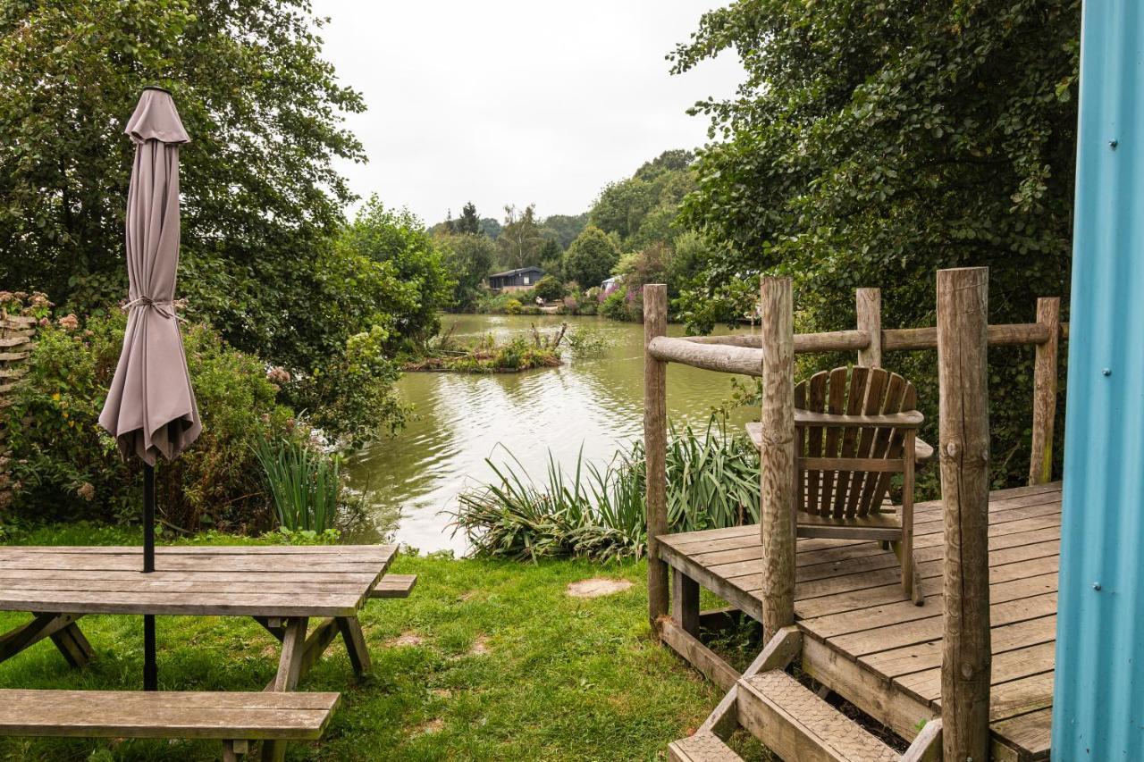 Sumners Ponds Fishery & Campsite Hotel Horsham Luaran gambar