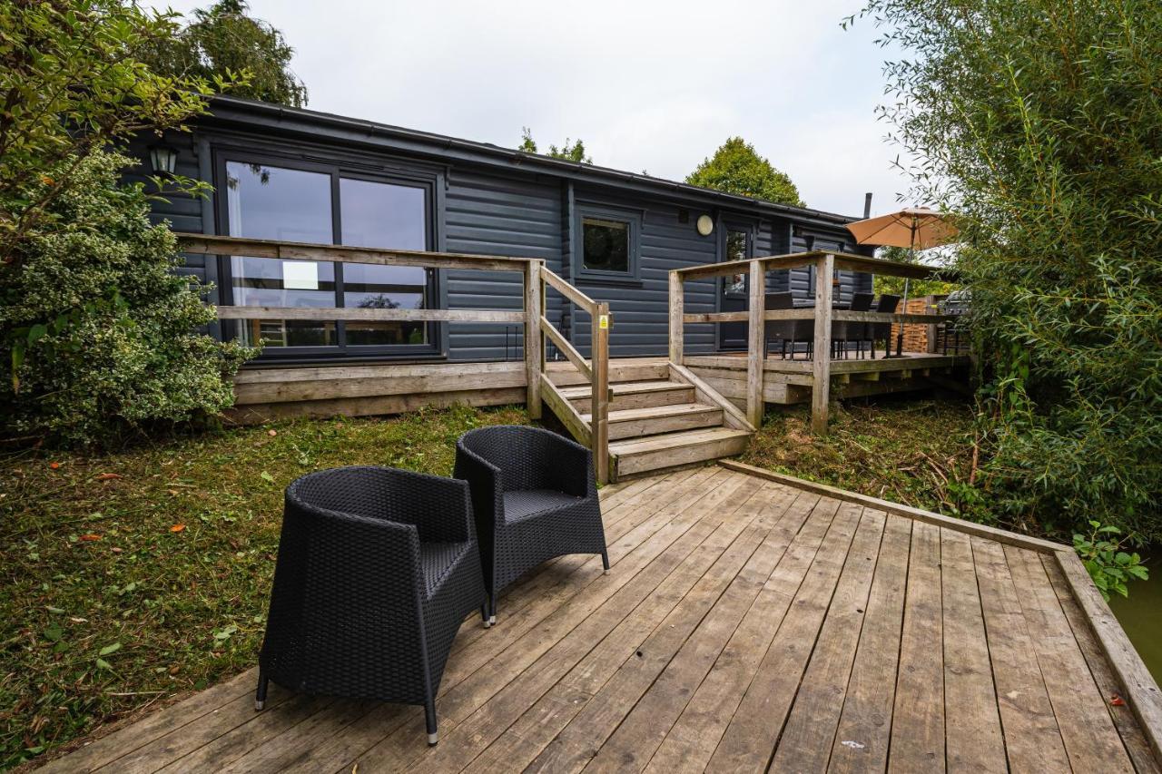 Sumners Ponds Fishery & Campsite Hotel Horsham Luaran gambar