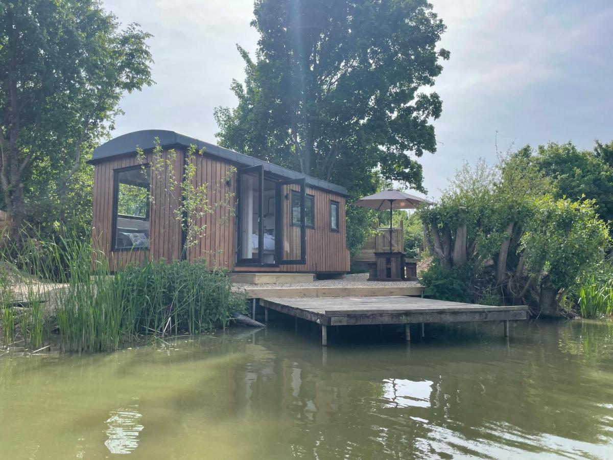 Sumners Ponds Fishery & Campsite Hotel Horsham Luaran gambar