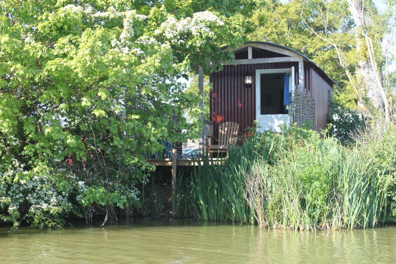 Sumners Ponds Fishery & Campsite Hotel Horsham Luaran gambar