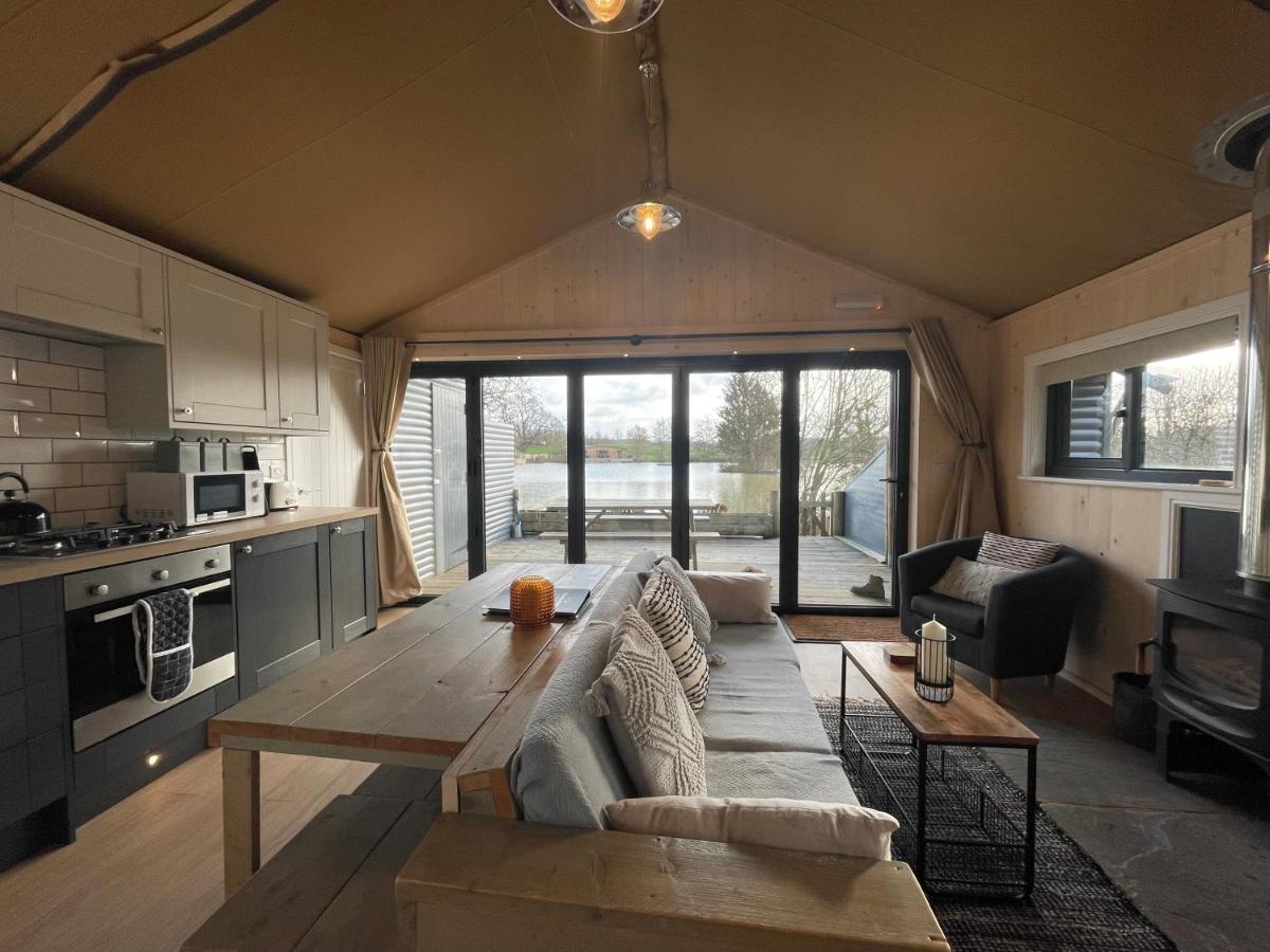 Sumners Ponds Fishery & Campsite Hotel Horsham Luaran gambar