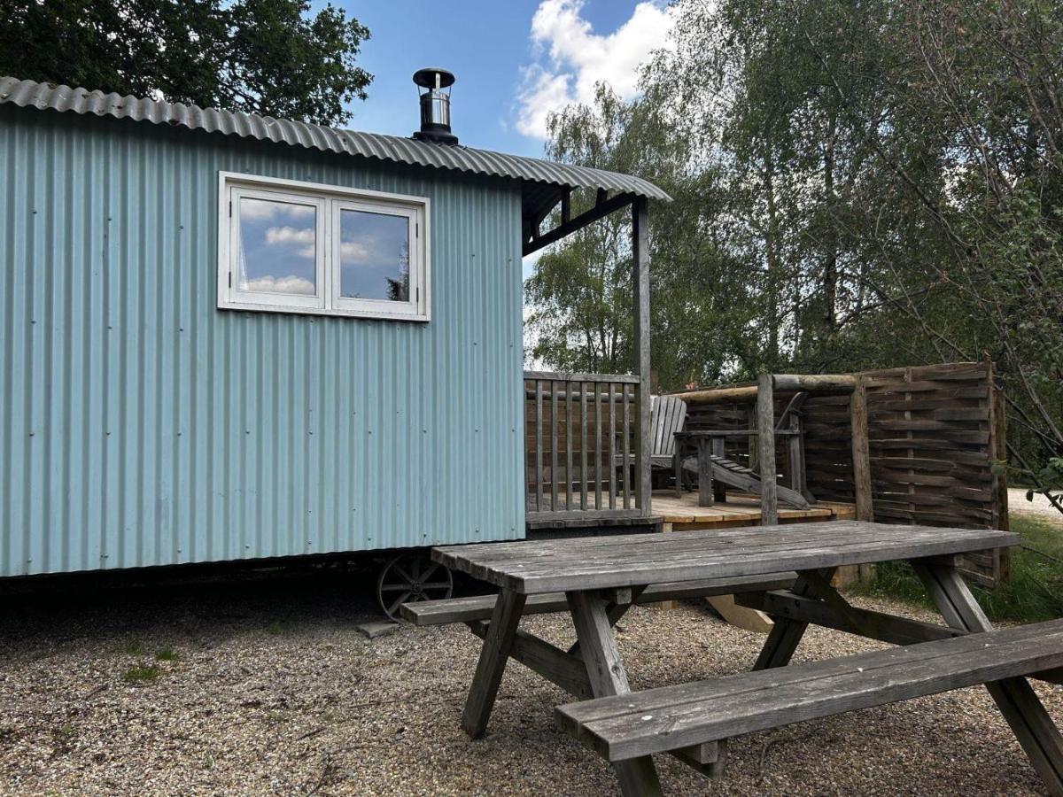 Sumners Ponds Fishery & Campsite Hotel Horsham Luaran gambar